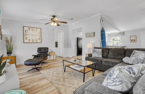 Butler Beach Cabaña | Cottage by the Sea - Pet-Friendly!