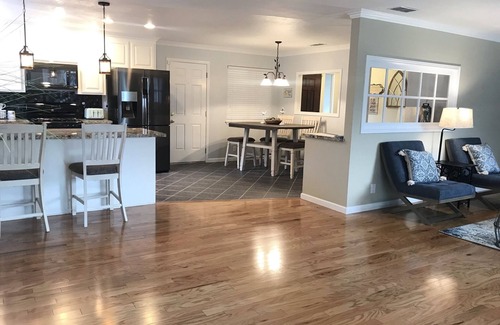 Fairfield Cabaña | Cottage by the Vines: Near Napa Valley, Vineyards, Outlet Malls and Six Flags