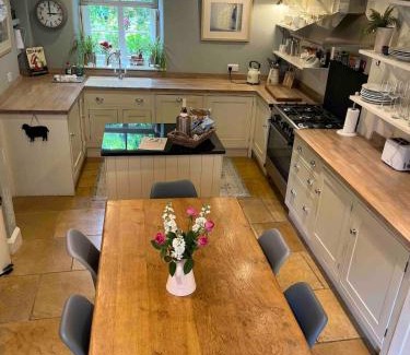 Witney Apartamento | Cottage c1790, Superb central Witney, free parking