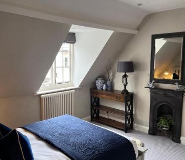 Witney Apartamento | Cottage c1790, Superb central Witney, free parking
