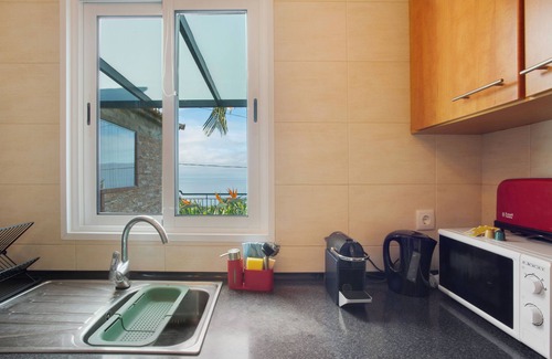 Santo Antonio Apartamento | Casita de campo 'Capelos' con vistas al mar, jardín privado y Wi-Fi