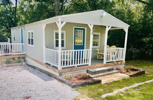 Ellisville Cabaña | Cottage Charm - Quiet, cosy, pet friendly stay.