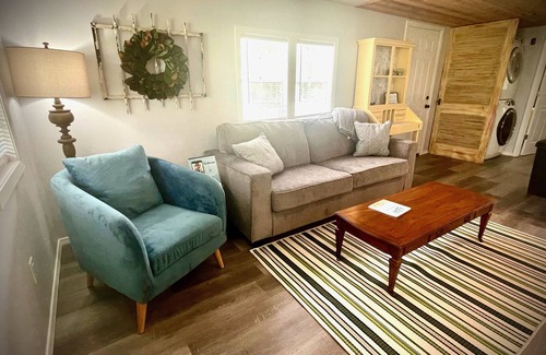 Ellisville Cabaña | Cottage Charm - Quiet, cosy, pet friendly stay.