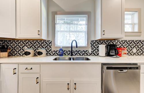 Central Oklahoma City Casa | Cottage Chic- Less than 5 mins to Plaza District