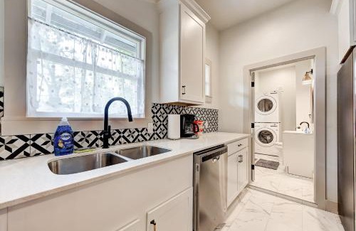Central Oklahoma City Casa | Cottage Chic- Less than 5 mins to Plaza District