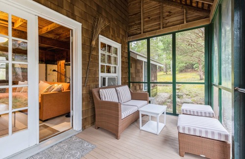 Barnes Landing Cabaña | Cottage classic near bay beach