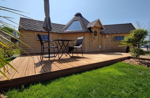 Avranches Casa | Cottage climatisé avec baignoire SPA 2 personnes