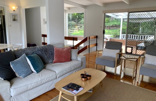 North Avoca Casa | Cabaña cerca de la playa de surf con jardín privado y vistas al monte