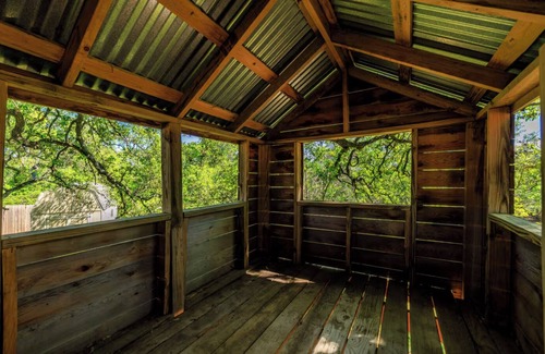 Fredericksburg Cabaña | Cottage Creek Retreat l Hot Tub, Pet Friendly Yard, & 1.2 Acres Near Main St