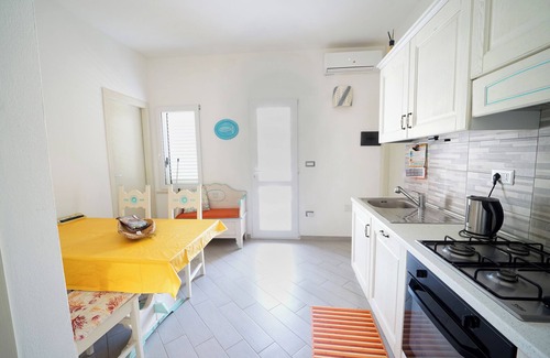 Olbia Cabaña | Cottage del Sole with veranda 150mt from the sea