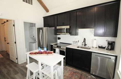 Auburn Cabaña | Cottage District G