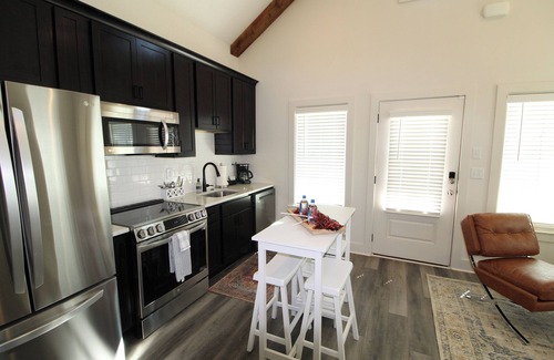 Auburn Cabaña | Cottage District G