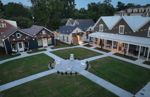 Auburn Cabaña | Cottage District G