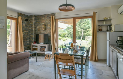 Saint-Bueil Cabaña | Casita de campo 'Entre Lacs Et Montagne' con vistas a la montaña, Wi-Fi y aire acondicionado