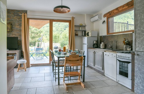 Saint-Bueil Cabaña | Casita de campo 'Entre Lacs Et Montagne' con vistas a la montaña, Wi-Fi y aire acondicionado