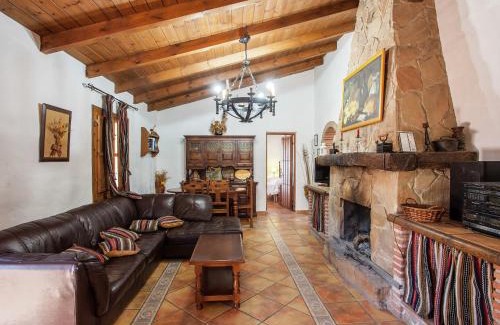 Antequera Casa | Cottage in Villanueva with Mountain Views