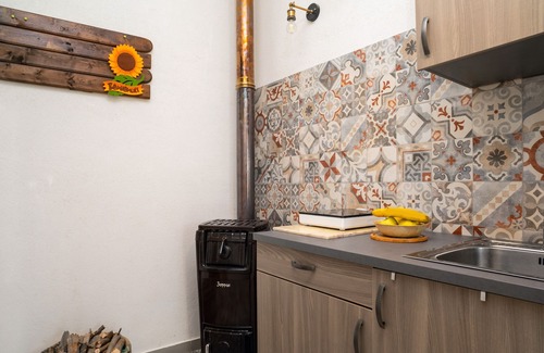 Nicolosi Cabaña | Cottage 'Etna Country Home' with Sea View, Wi-Fi and Air Conditioning