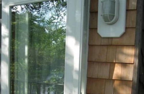 Falmouth Cabaña | Cottage facing fresh water pond