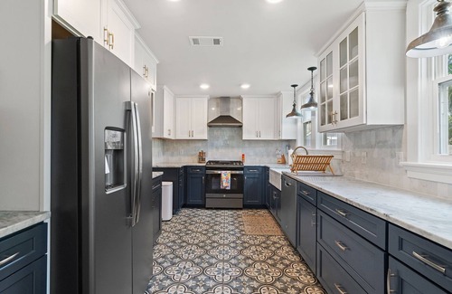 New Warrington Casa | Cottage for 10! Large yard + Firepit. Pets OK. 15 min. to Beach. New Interior!