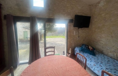 Saint-Amans-de-Pellagal Cabaña | Cottage 'Chez Mémé Coucou 1 Chambre Dortoir' with Shared Terrace, Garden and Wi-Fi