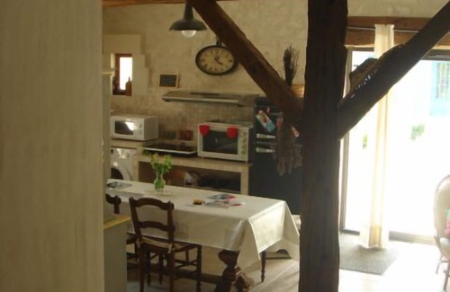 Saint-Fort-sur-Gironde Cabaña | Casa rural *** 4 personas con jardín privado en el pueblo del estuario de Saintongeais a 5 km
