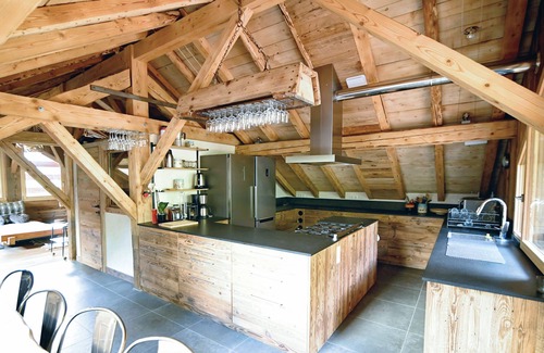 La Clusaz Chalet De Esquí | cabaña llena de corazón vista sur vehículo increíble 4/4 9 plazas disponibles