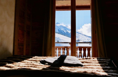La Clusaz Chalet De Esquí | cabaña llena de corazón vista sur vehículo increíble 4/4 9 plazas disponibles