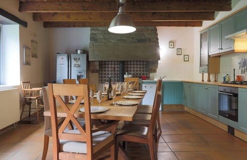 Plounerin Casa | Casita de campo 'Gîte Le Cornouaille - 8 Personnes' con piscina compartida, jardín y Wi-Fi