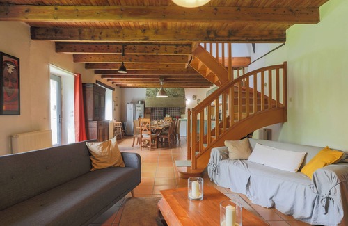 Plounerin Casa | Casita de campo 'Gîte Le Cornouaille - 8 Personnes' con piscina compartida, jardín y Wi-Fi