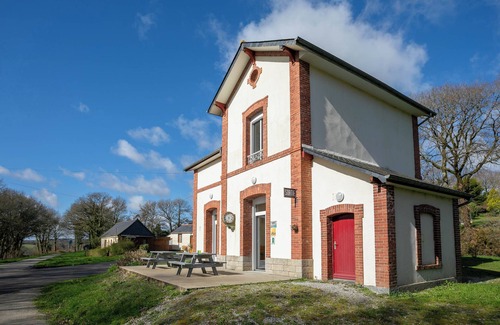 Saint-Gelven Casa | Casita de campo 'Gîte Ty Bris' con terraza compartida, jardín compartido y Wi-Fi