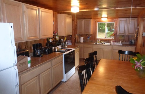West Poland Cabaña | Cottage & Guest House - Lago Thompson, Poland Spring, Maine