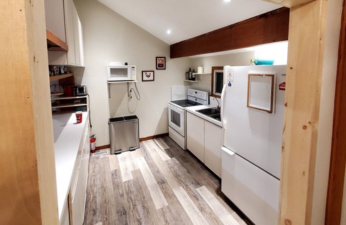 Crowes Landing Casa | Cottage + Guesthouse & Games Room Stoney Lake