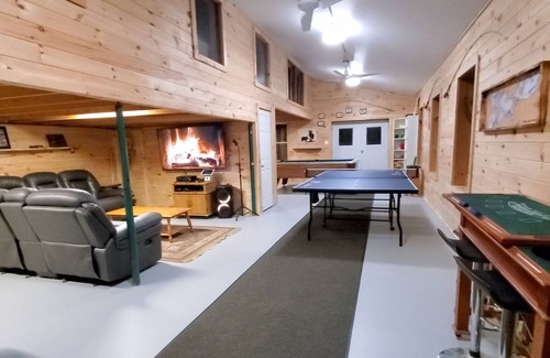 Crowes Landing Casa | Cottage + Guesthouse & Games Room Stoney Lake