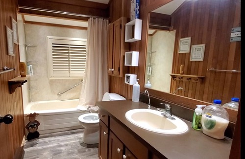 Crowes Landing Casa | Cottage + Guesthouse & Games Room Stoney Lake