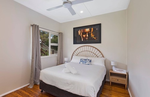 Budgewoi Casa | Cottage Hideaway - renovated private cottage