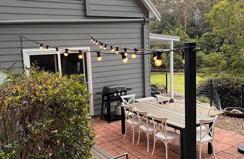 Macmasters Beach Cabaña | Cottage Hill Creek: guest house near beach & bush