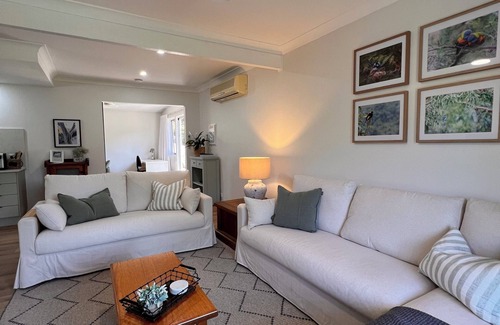 Macmasters Beach Cabaña | Cottage Hill Creek: guest house near beach & bush