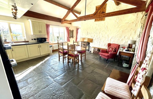 Llancarfan Cabaña | Cottage + Hot Tub, afueras de Cardiff / Cowbridge, impresionante ubicación rural