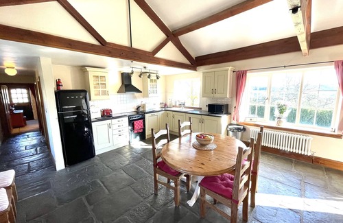 Llancarfan Cabaña | Cottage + Hot Tub, afueras de Cardiff / Cowbridge, impresionante ubicación rural