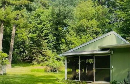 Howard Cabaña | Cottage—house in Green Bay