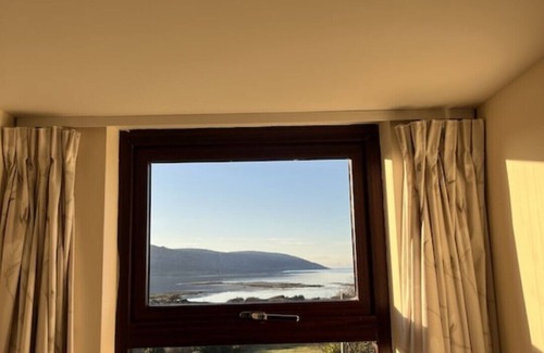 Bishops Quarter Cabaña | Cottage in a beautiful setting overlooking Galway Bay