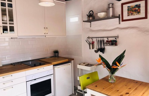La Solana Cabaña | Cabaña en zona tranquila con bonitas vistas, acogedor estilo y cuidado jardín.