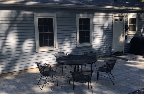Old Mystic Casa | Cottage in Beautiful Setting and Close to Everything