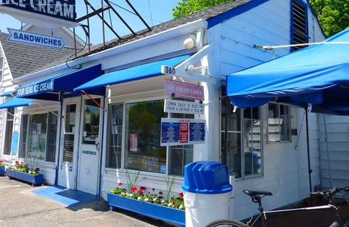 West Hyannisport Cabaña | Cottage in Centerville Just Steps from the Beach