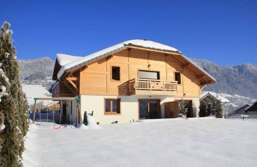 Taninges Chalet De Esquí | Casa rural en chalet con piscina cubierta jacuzzi sauna hammam