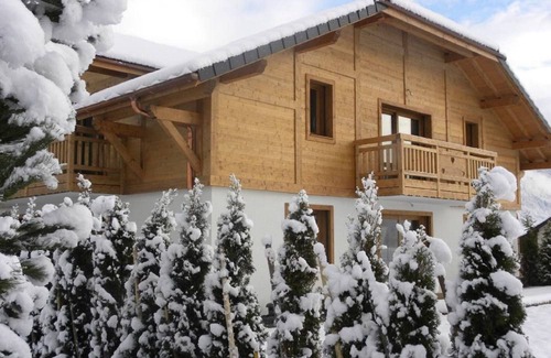Taninges Chalet De Esquí | Casa rural en chalet con piscina cubierta jacuzzi sauna hammam