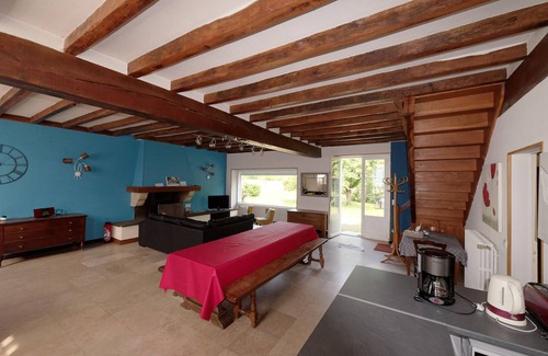 Saint-Dye-sur-Loire Casa | Casa rural en un gran jardín cerrado con capacidad para 11 personas.
