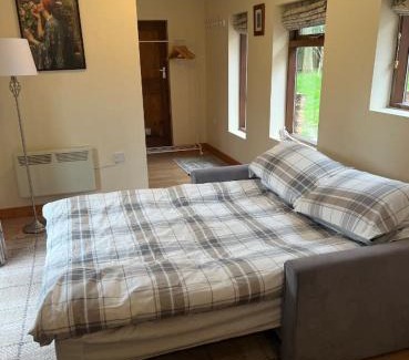 Boraston Casa | Cottage in Jacobean Farmhouse grounds