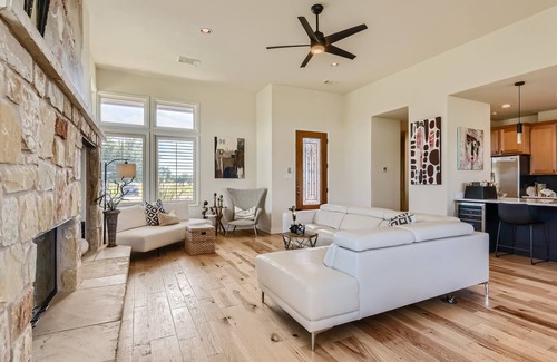 Spicewood Cabaña | Cottage in Lakecliff on Lake Travis - Golf, Lake & Hill Country Getaway