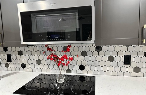 Lutz Casa | Cottage in Lutz, Florida Tranquility 🏡 close to ✈️ beach, mall, park, zoo.
